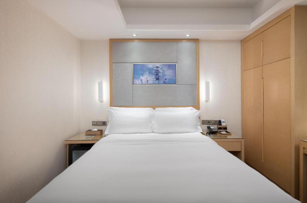 Lavande Hotel Guangzhou Shangxiajiu Pedestrian Street Hualin Temple Metro Station Екстер'єр фото