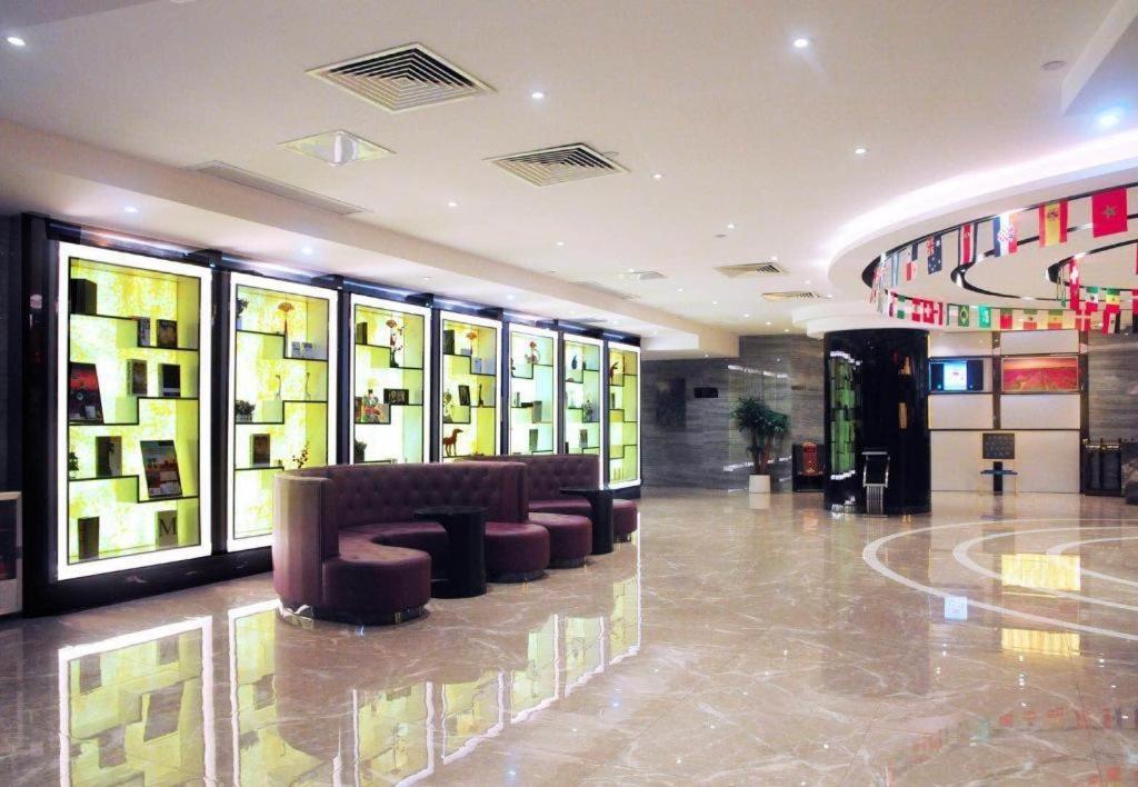 Lavande Hotel Guangzhou Shangxiajiu Pedestrian Street Hualin Temple Metro Station Екстер'єр фото